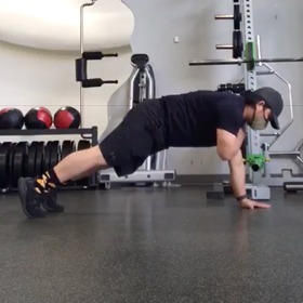 Push-Up + Shoulder Tap